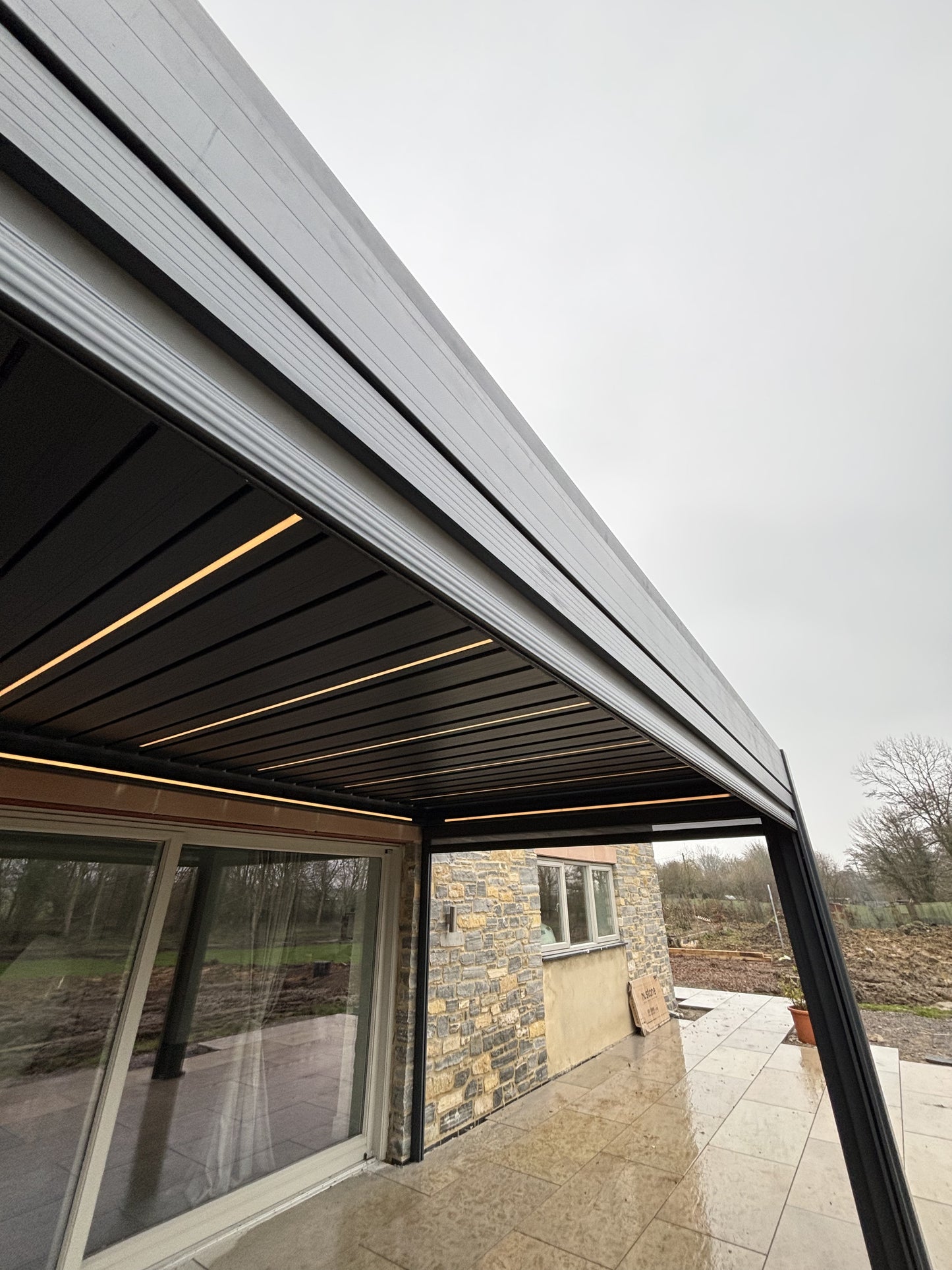 PergoLIFE Deluxe LED Aluminium Pergola Motorised Roof Frame Only