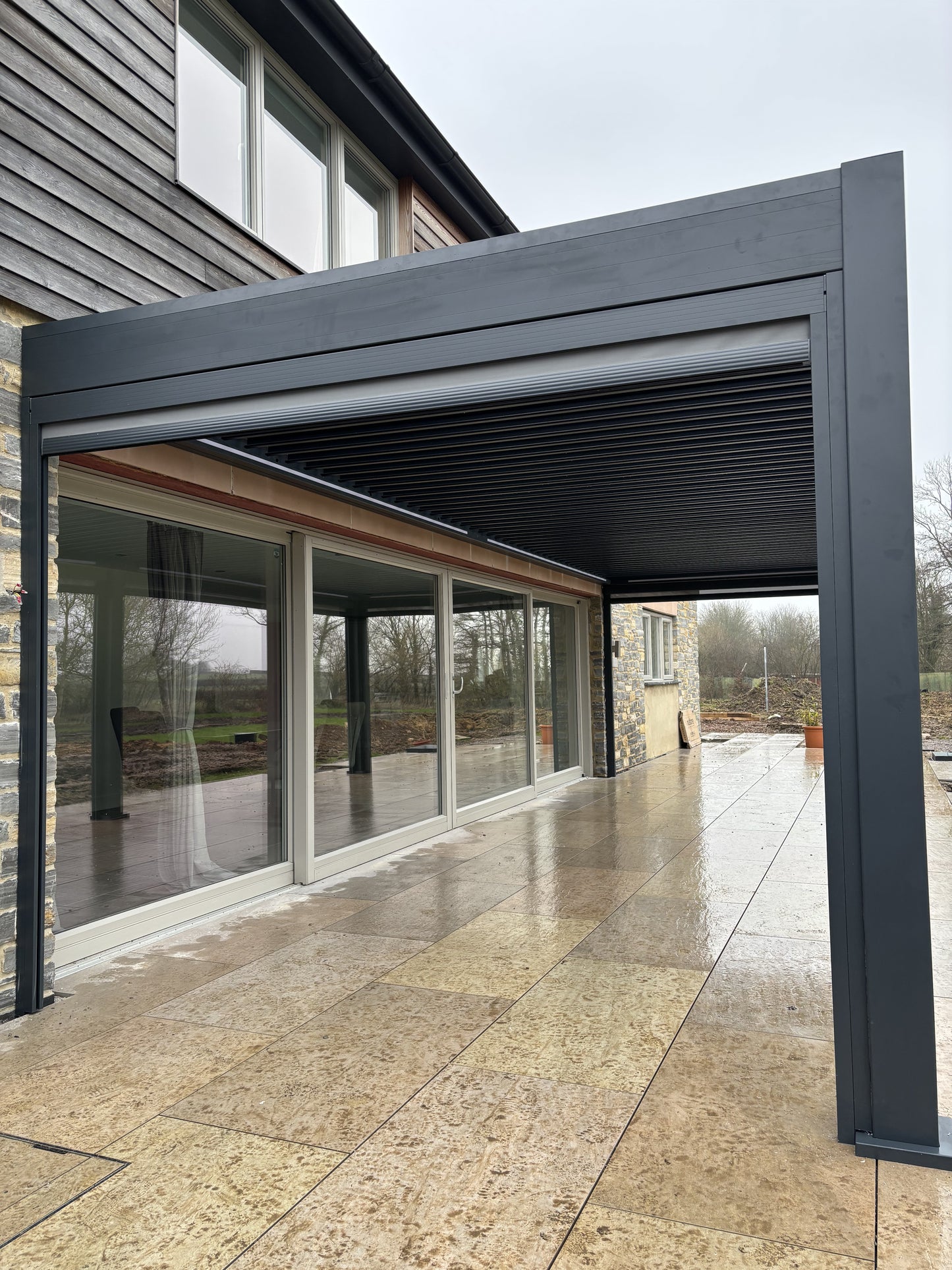 PergoLIFE Deluxe LED Aluminium Pergola Motorised Roof Frame Only